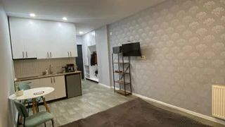 Студия, Лермонтова 67, $350