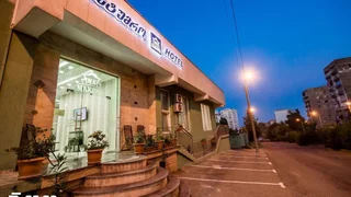 Отель с номерами в аренду. Вазисубани