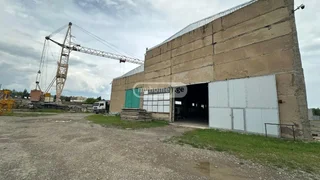 Складское/производственное помещение 1480 кв.м в районе аэропортов. Объект новострой, имеет индустриальный армированный пол, высокие потолки, гидравлическую и спринклерную пожарную безопасность, вентиляцию, резервуар на 40 тонн, собственный забетонированный двор 900 кв.м, офисное помещение 130 кв.м, комната охраны 15 кв.м, здание соответствует всем стандартам. Цена 9$ включая НДС и налог