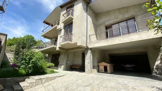 8 room Private House for sale. Ortachala