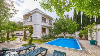 8 room Private House For Sale. Ortachala