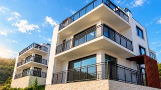3-этажный дом у озера Лиси, скидка $25000