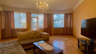 8-комнатная квартира в Тбилиси