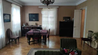 5 room Private House For Sale. Vake