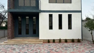 8 room Private House For Sale
