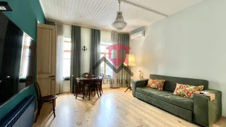 2-х этажный дом в Мтацминда, $1600