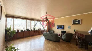 Просторная квартира с 3 спальнями, отдельной кухней, гардеробной, двумя балконами и красивыми видами в 2 сто
