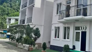 Deni̇z kenarinda ki̇ralik özel ev