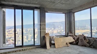 Дом 650 кв.м на Сабуртало, в черном каркасе