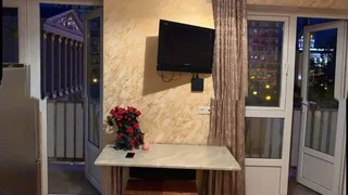 1+1 на Руставели, $400