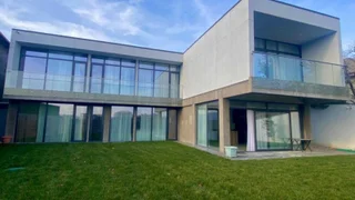 8-комнатный частный дом на продажу. Чугурети