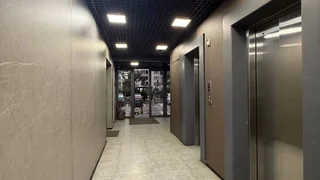 Большую трехкомнатную квартиру с изолированной кухней в Исани, Дирси