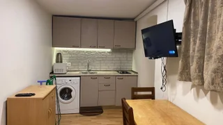 Комната во Дворе Вистерии