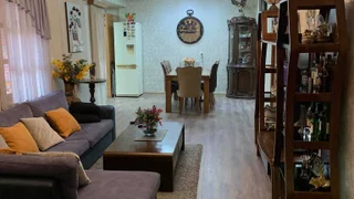 Двухэтажный дом-дуплекс 250 кв.м с двором на улице Цинамдзгвришвили