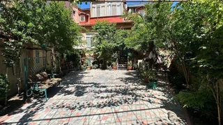 Керзо сахли в Сололаки, 3 этажа, с двором