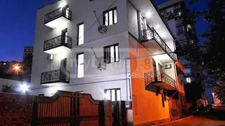 Отель с номерами в аренду. Вазисубани