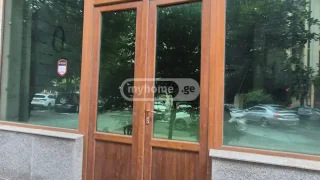 Универсальное коммерческое помещение в районе Старого Батуми
