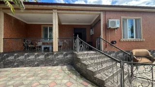 Дом с 3 спальнями и участком, ул. Адлия, $1400