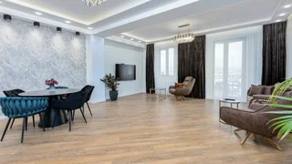 Улица Мераба Коставы: 5-комнатная, 140,0 м²