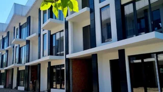 6 room Private House For Sale