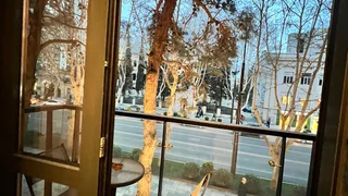 Светлая квартира с балконом в престижном районе Ваке