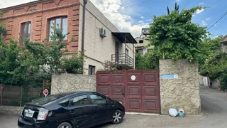 Паркинг на megreladze st. 15 Saburtalo