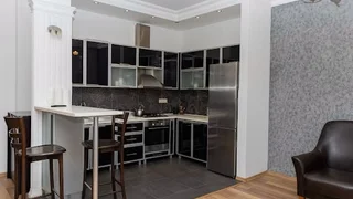 1+1 рядом с парком 6 Мая