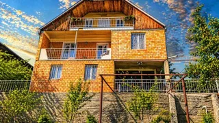 5-комнатный частный дом посуточно. Поселок Глдани