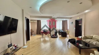 5-комнатная квартира в Ваке, 167 м², $1800