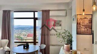 3-комнатная квартира с верандой и кабинетом на Вера, $1800