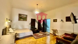 Уютная и светлая квартира в самом центре Тбилиси!