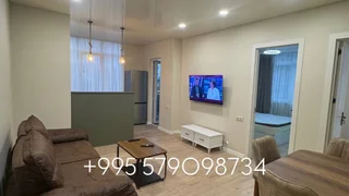 3-комнатная квартира с 2 спальнями, 60 м², $750