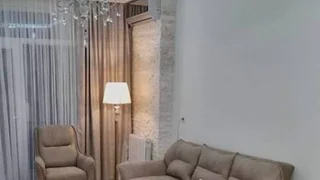 2-комнатная квартира с отдельной спальней, 50 м², $600