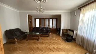 7-комнатная квартира в Глдани