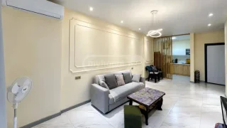 ​ ДОМ С БАССЕЙНОМ И МОЖНО С ПИТОМЦАМИ! Просторная 2+1 (64 м²) с двумя спальнями и центральным отоплением на Новом Б