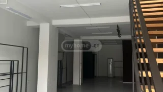 Универсальная коммерческая площадь в районе Агмашенебели