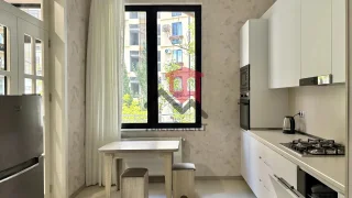 5-комнатная квартира, 140 м², $2000