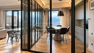 4-комнатная квартира в Сабуртало, 168 м²