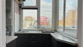 Приятная и светлая квартира с высокими потолками в лучшей локации