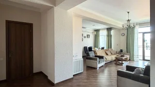 4-комнатная квартира на продажу. Ваке