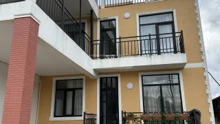 : Сдаётся 4-комнатный частный дом в районе Кахабри