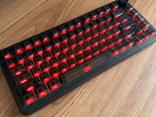 **Магнитная игровая клавиатура с RGB-подсветкой и частотой опроса до 8000 Гц.**