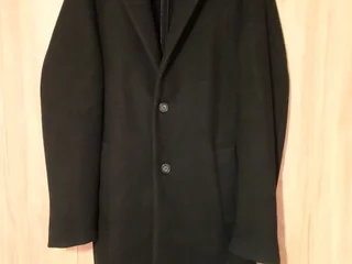 Черное мужское пальто Pull&Bear в отличном состоянии. Можно стирать в машинке.