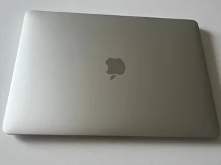 MacBook Air M1 2020 8GB + Apple Magic Mouse
