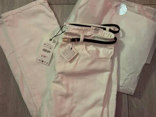 Zara Белые джинсы с ремнем размер 40-42
