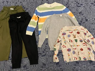 Н&М 110 и 116 и серый свитер Вайкики, это всё на 4-5 лет, в одни руки за