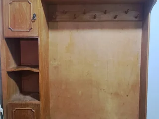 Деревянный шкаф