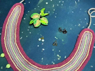 Ожерелье и платок