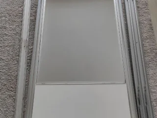 Две дверцы от раздвижного шкафа с зеркалами