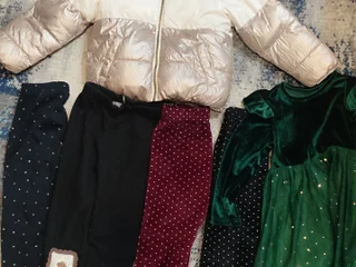курточку зимнюю и 4 пары зимних штанов + платье очень красивое